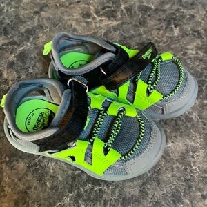 Oshkosh Baby Boy's Gray Trail Sandals Infant Size 6 Closed Toe Lime Black